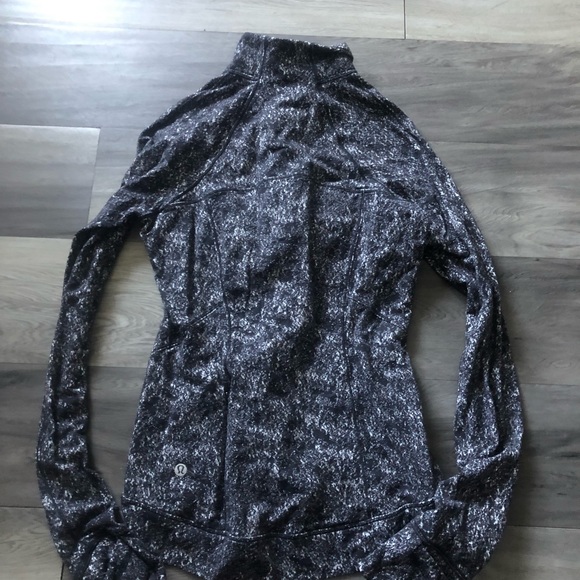 Lululemon long sleeve top - Picture 5 of 7